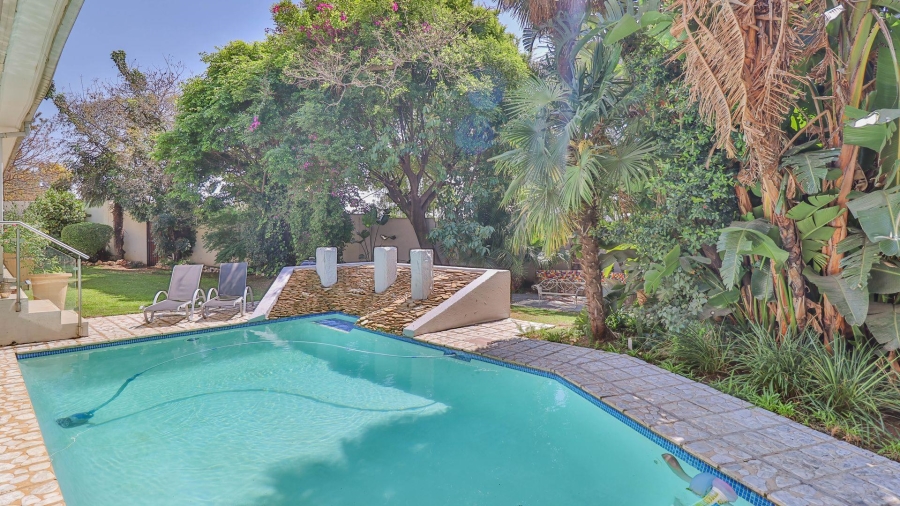 5 Bedroom Property for Sale in Hurlingham Manor Gauteng