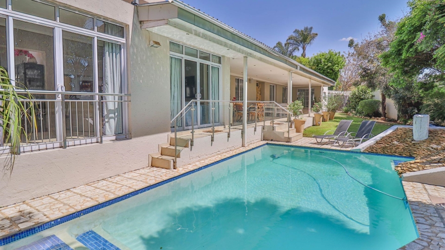 5 Bedroom Property for Sale in Hurlingham Manor Gauteng