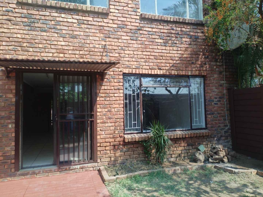 To Let 3 Bedroom Property for Rent in Jan Niemand Park Gauteng