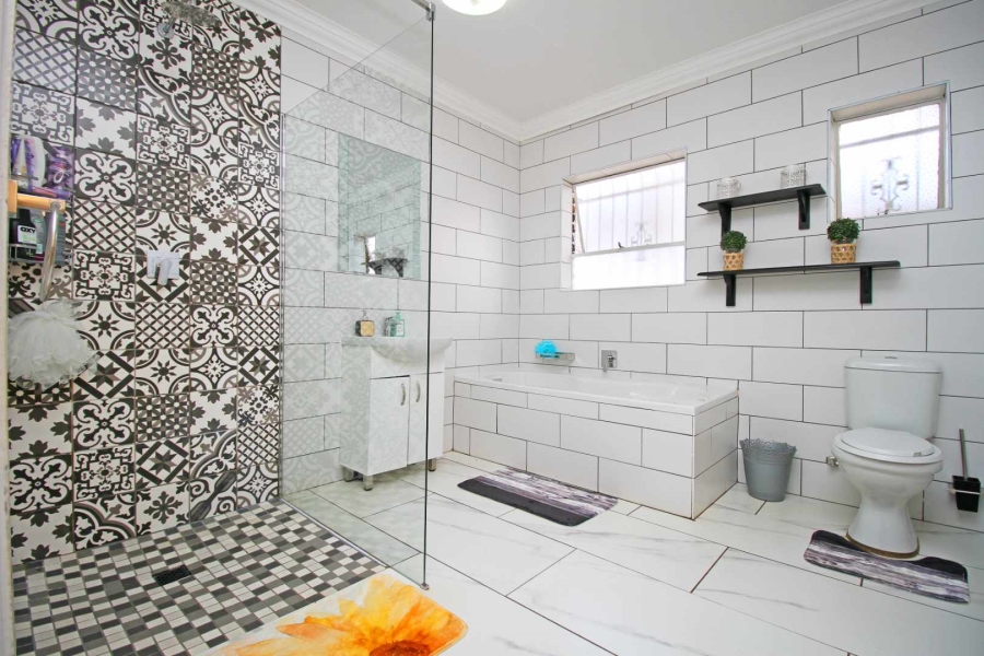 4 Bedroom Property for Sale in Greenhills Gauteng