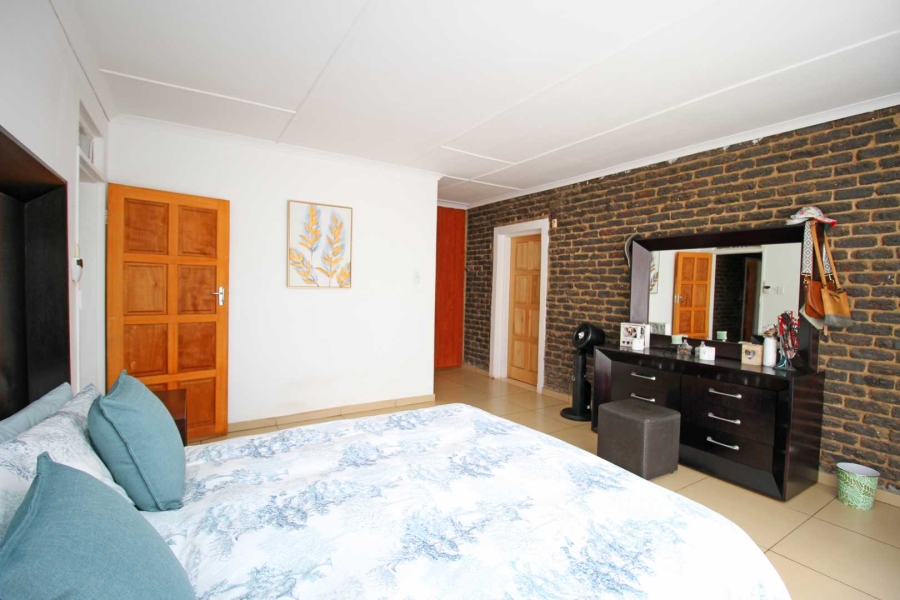 4 Bedroom Property for Sale in Greenhills Gauteng