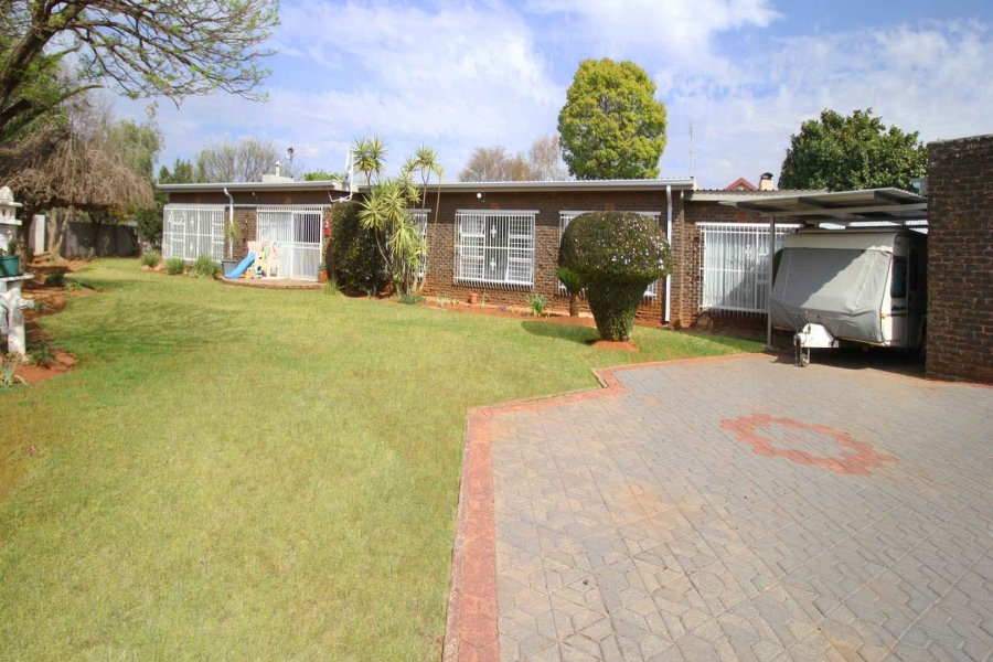 4 Bedroom Property for Sale in Greenhills Gauteng
