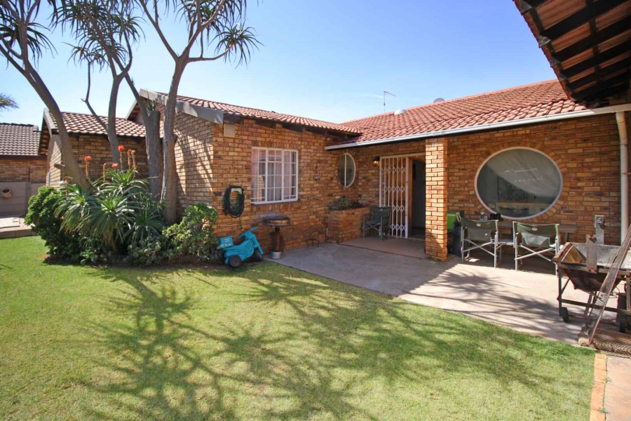 4 Bedroom Property for Sale in Randpoort Gauteng