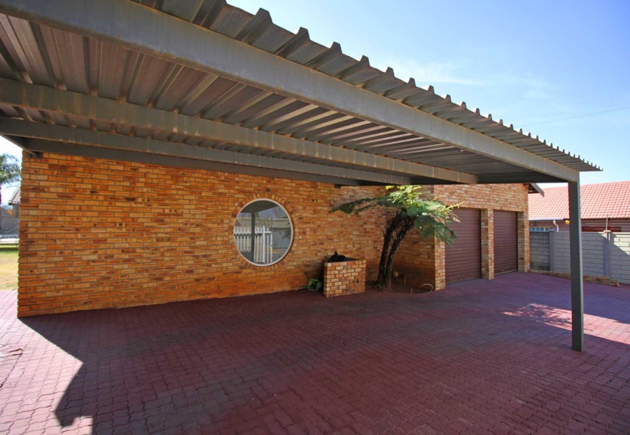 4 Bedroom Property for Sale in Randpoort Gauteng