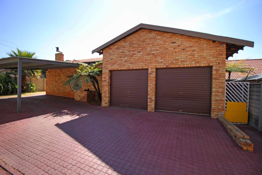 4 Bedroom Property for Sale in Randpoort Gauteng