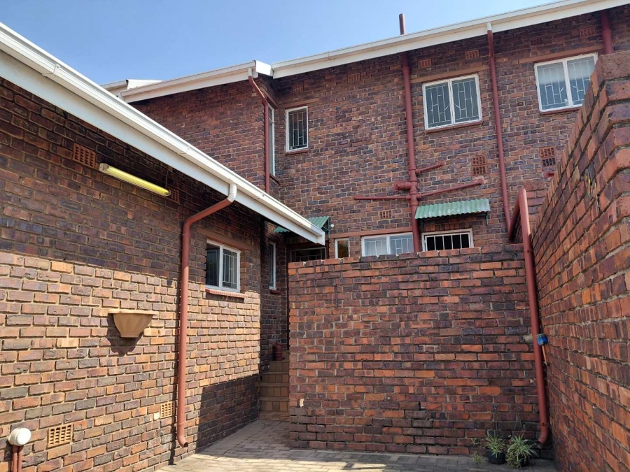 2 Bedroom Property for Sale in Birchleigh Gauteng