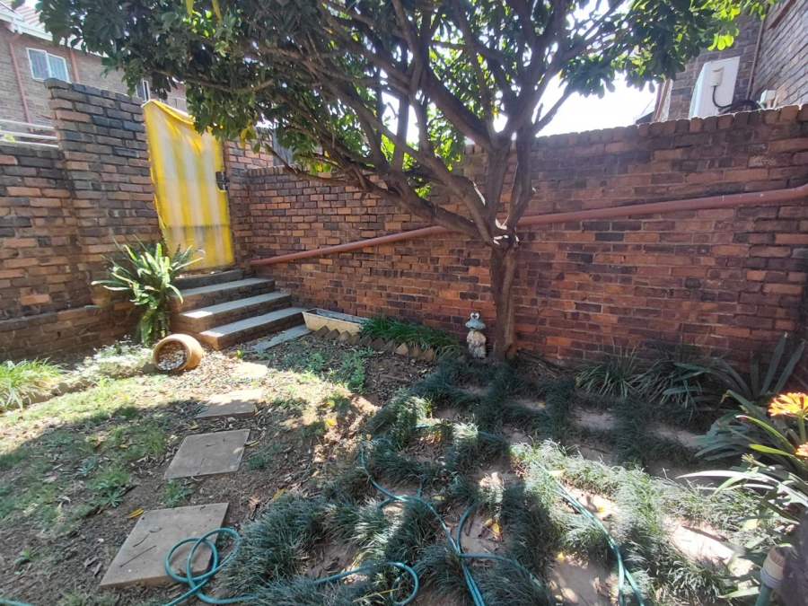 2 Bedroom Property for Sale in Birchleigh Gauteng
