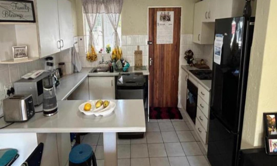 2 Bedroom Property for Sale in Glen Marais Gauteng