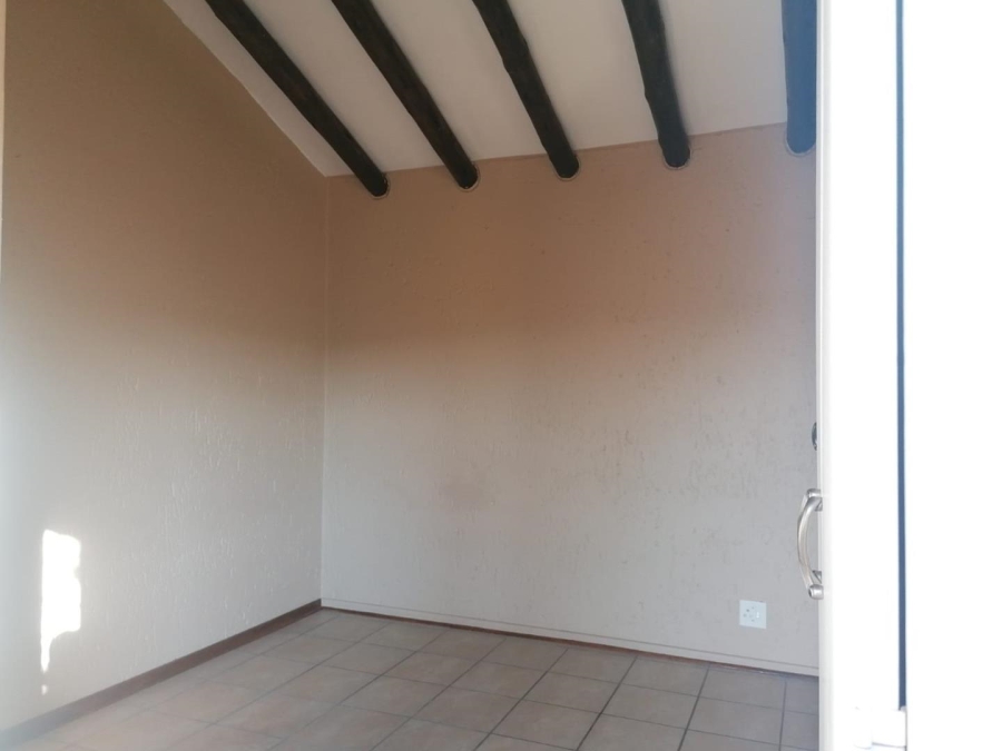 To Let 2 Bedroom Property for Rent in New Redruth Gauteng