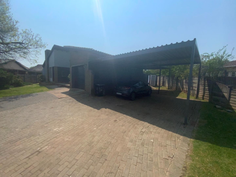 3 Bedroom Property for Sale in Verwoerdpark Gauteng