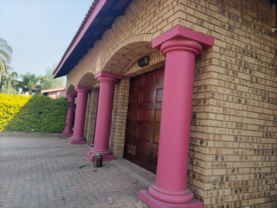 5 Bedroom Property for Sale in Ninapark Gauteng