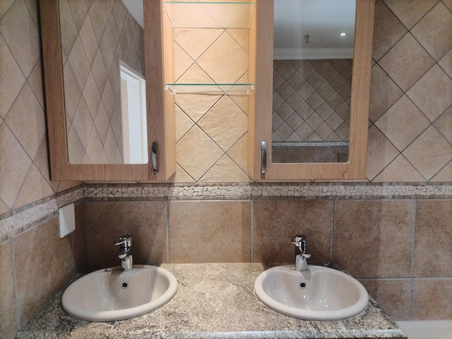 5 Bedroom Property for Sale in Ninapark Gauteng