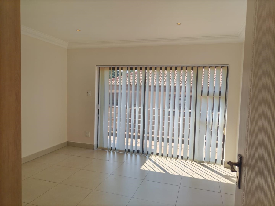 5 Bedroom Property for Sale in Ninapark Gauteng