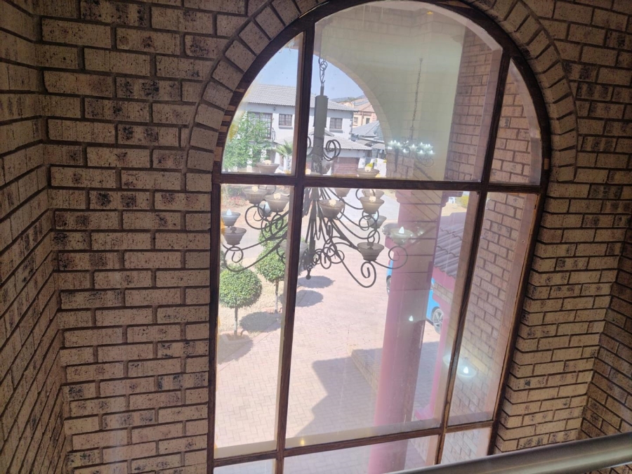 5 Bedroom Property for Sale in Ninapark Gauteng
