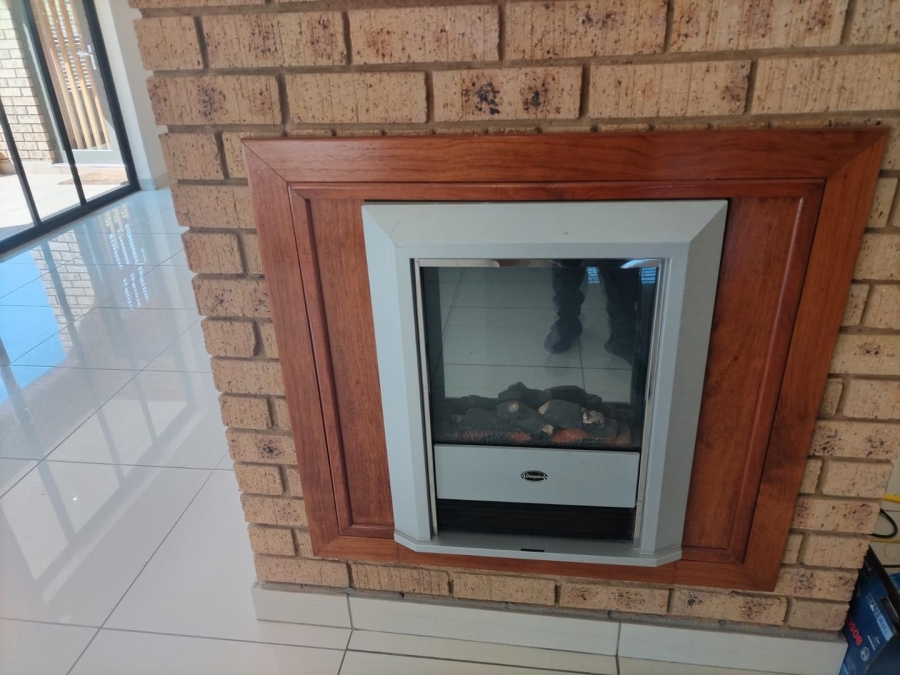 5 Bedroom Property for Sale in Ninapark Gauteng