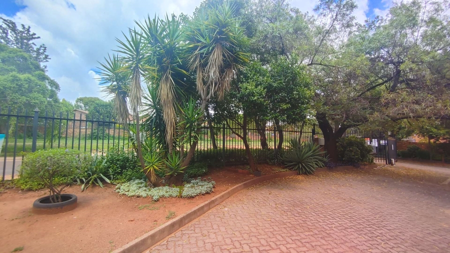 1 Bedroom Property for Sale in Zwartkop Gauteng