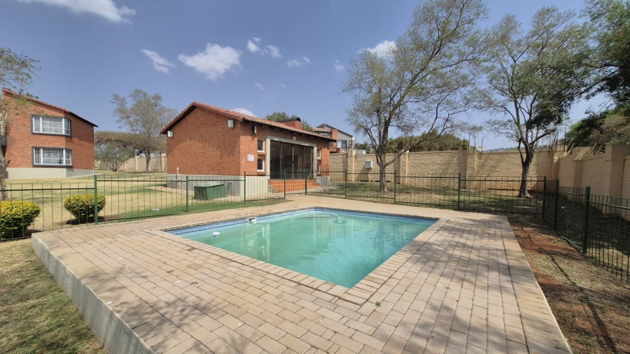 2 Bedroom Property for Sale in Roodepoort Gauteng
