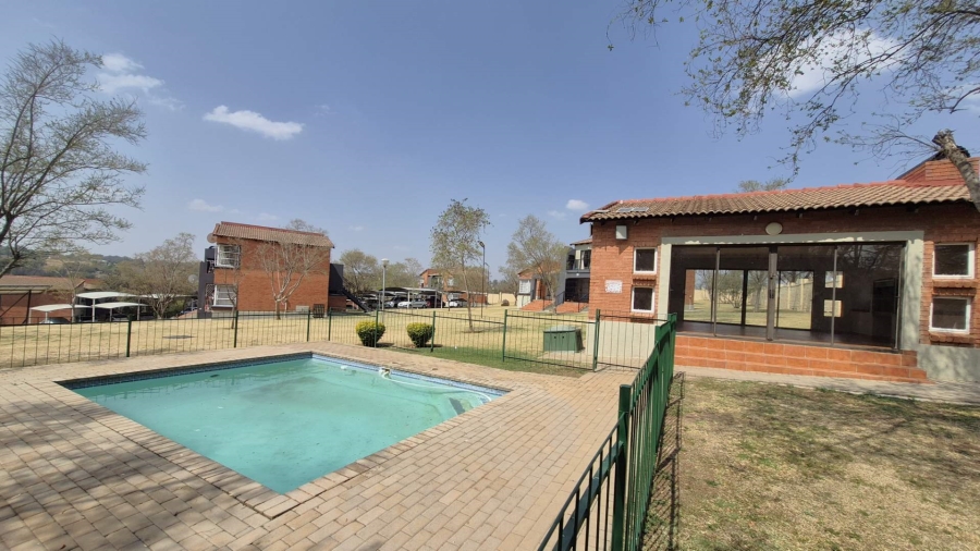 2 Bedroom Property for Sale in Roodepoort Gauteng