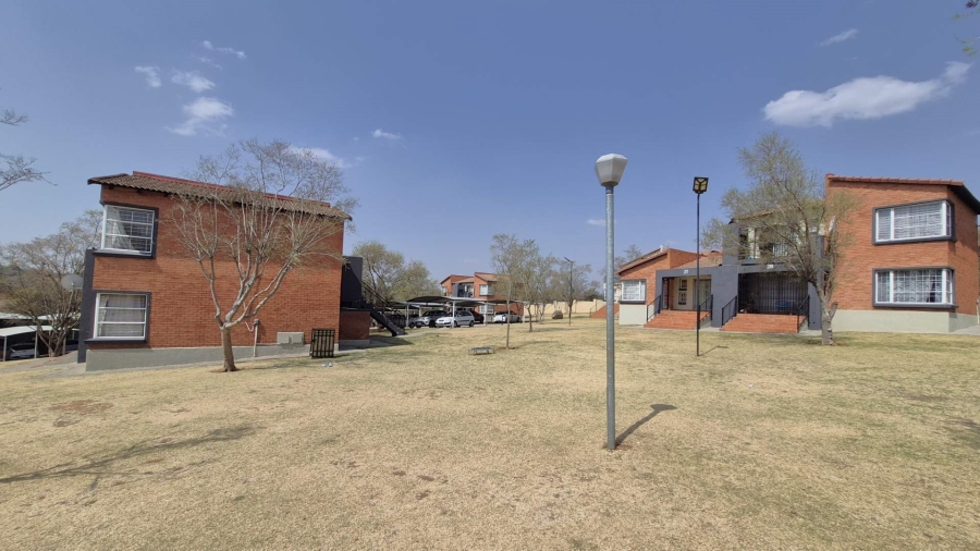 2 Bedroom Property for Sale in Roodepoort Gauteng