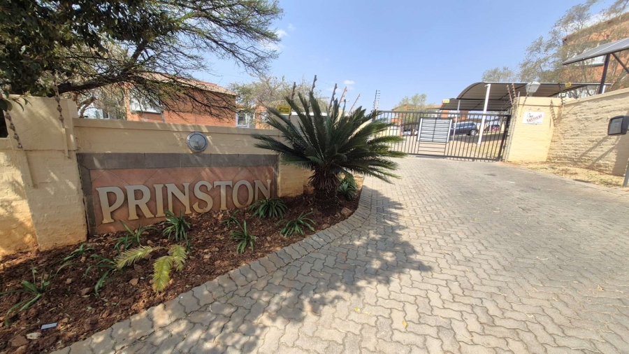 2 Bedroom Property for Sale in Roodepoort Gauteng