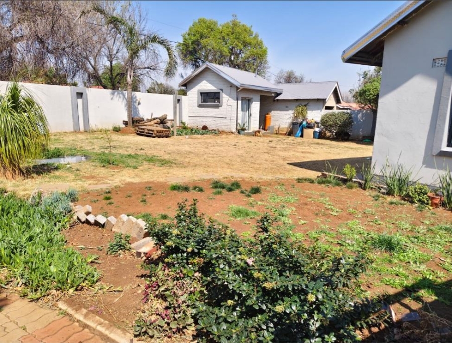 To Let 3 Bedroom Property for Rent in Croydon Gauteng