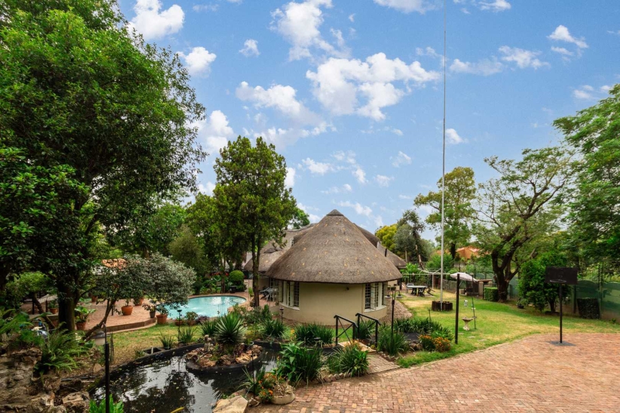 6 Bedroom Property for Sale in Buccleuch Gauteng