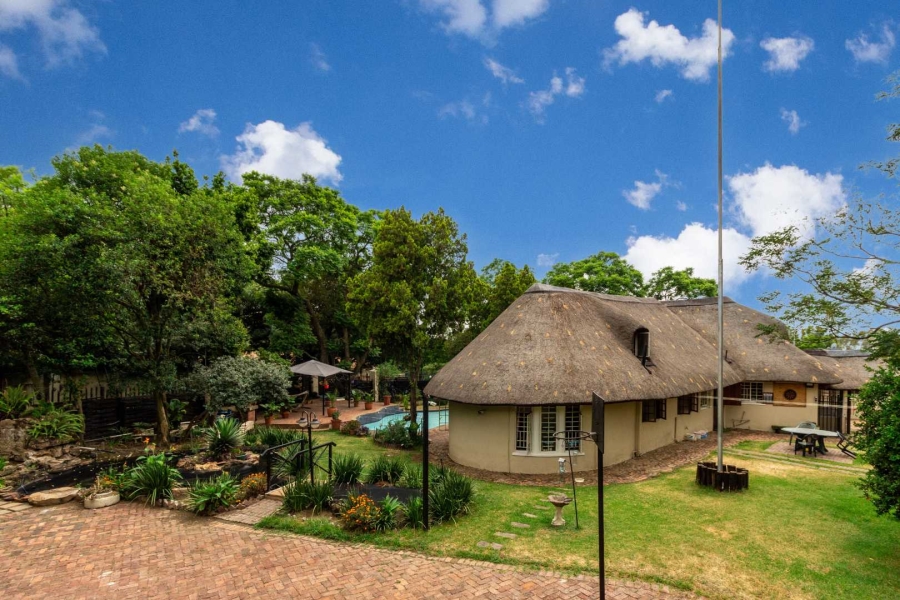 6 Bedroom Property for Sale in Buccleuch Gauteng