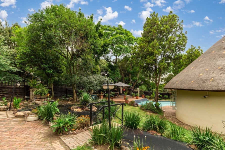 6 Bedroom Property for Sale in Buccleuch Gauteng