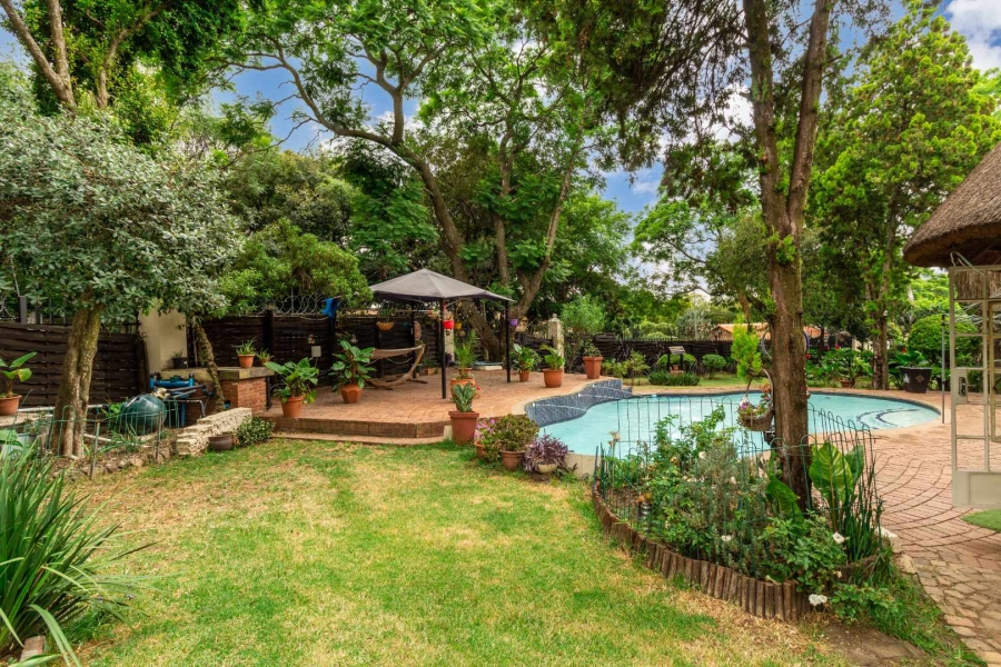 6 Bedroom Property for Sale in Buccleuch Gauteng