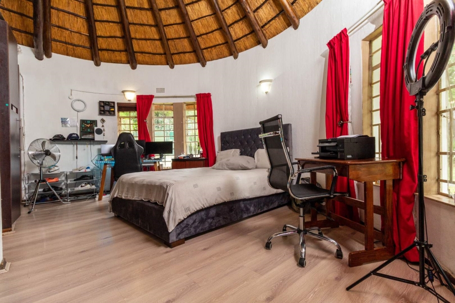 6 Bedroom Property for Sale in Buccleuch Gauteng