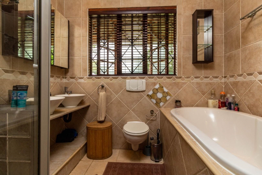 6 Bedroom Property for Sale in Buccleuch Gauteng