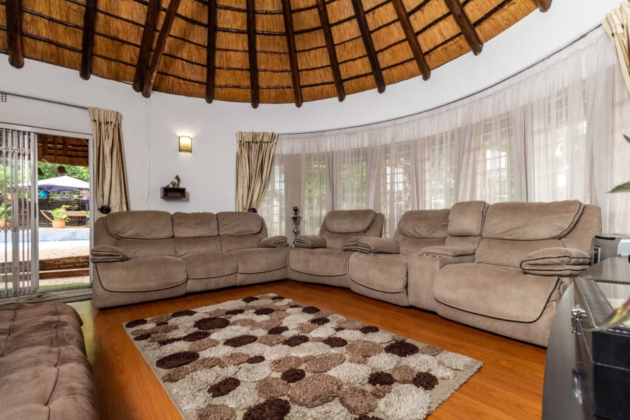 6 Bedroom Property for Sale in Buccleuch Gauteng