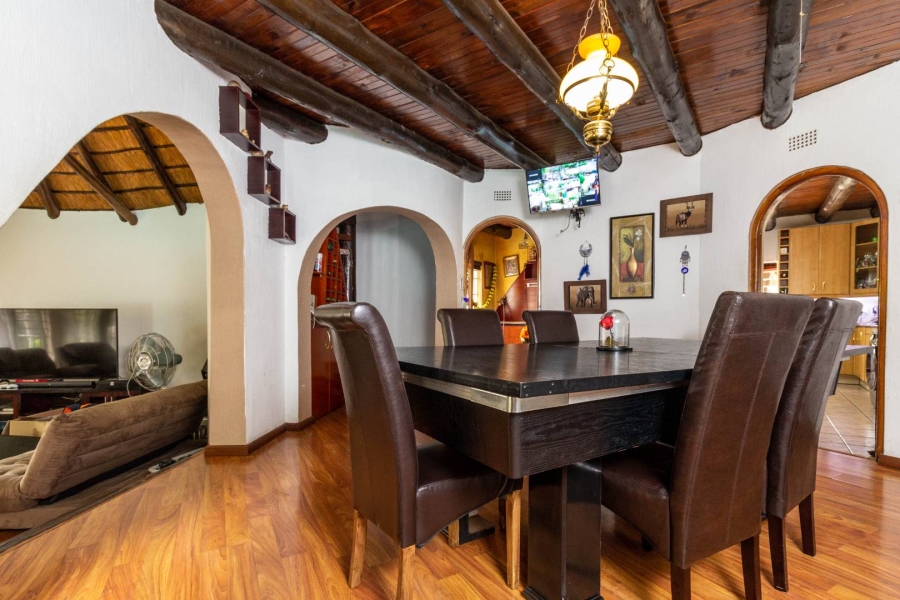 6 Bedroom Property for Sale in Buccleuch Gauteng