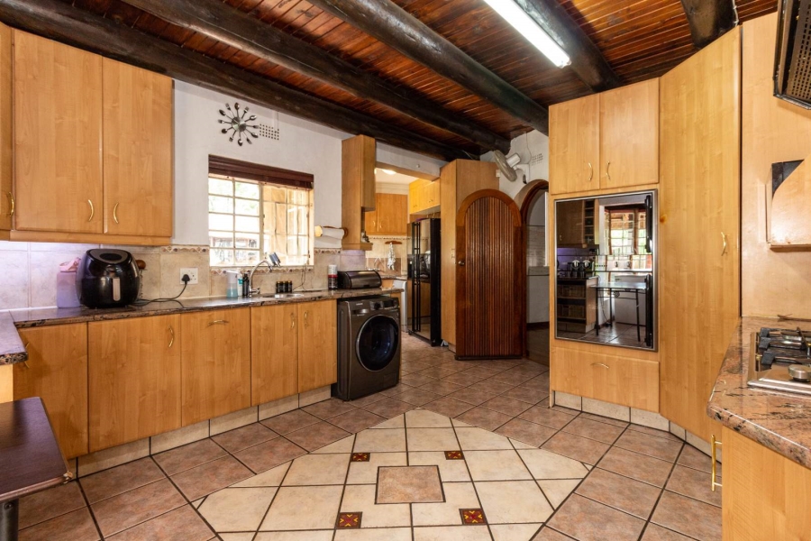 6 Bedroom Property for Sale in Buccleuch Gauteng