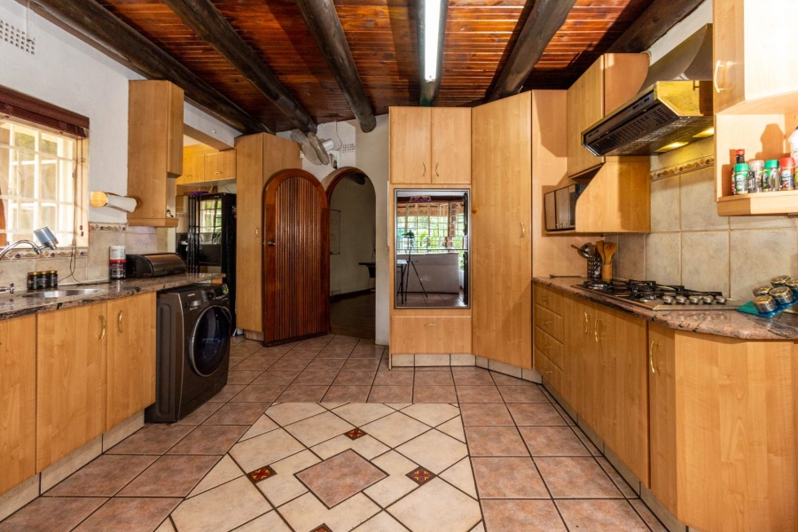 6 Bedroom Property for Sale in Buccleuch Gauteng