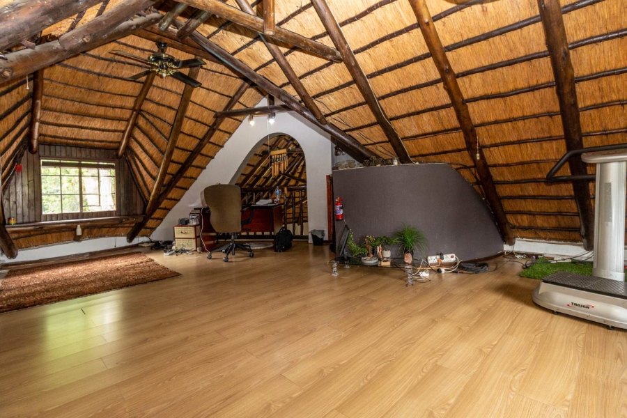6 Bedroom Property for Sale in Buccleuch Gauteng