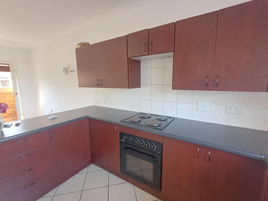 To Let 2 Bedroom Property for Rent in Honeypark Gauteng
