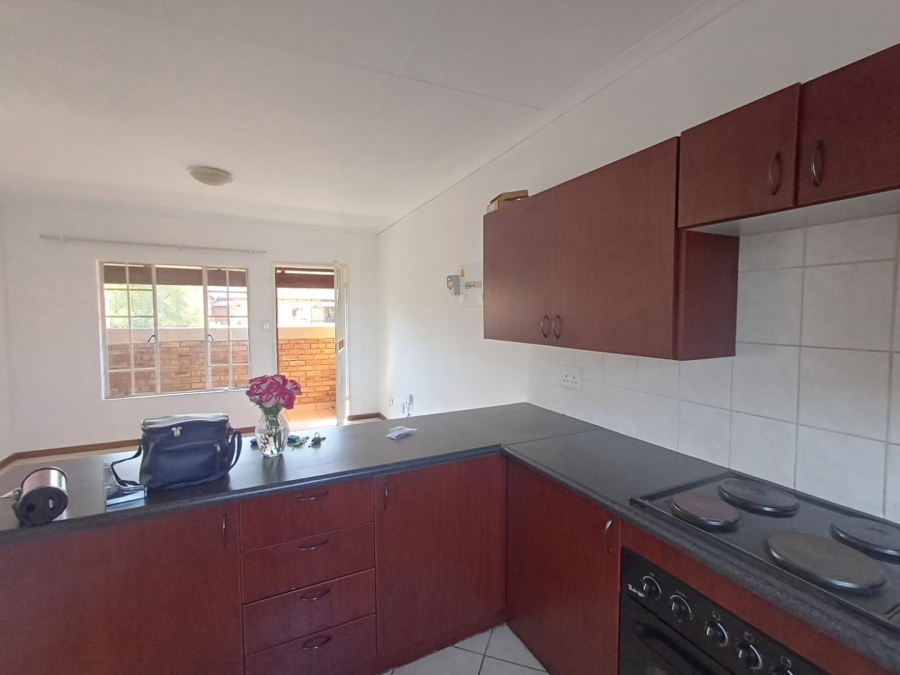 To Let 2 Bedroom Property for Rent in Honeypark Gauteng