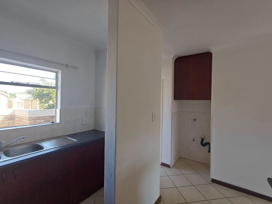 To Let 2 Bedroom Property for Rent in Honeypark Gauteng