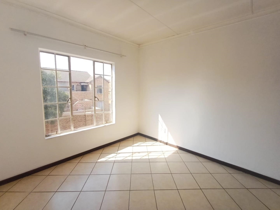 To Let 2 Bedroom Property for Rent in Honeypark Gauteng