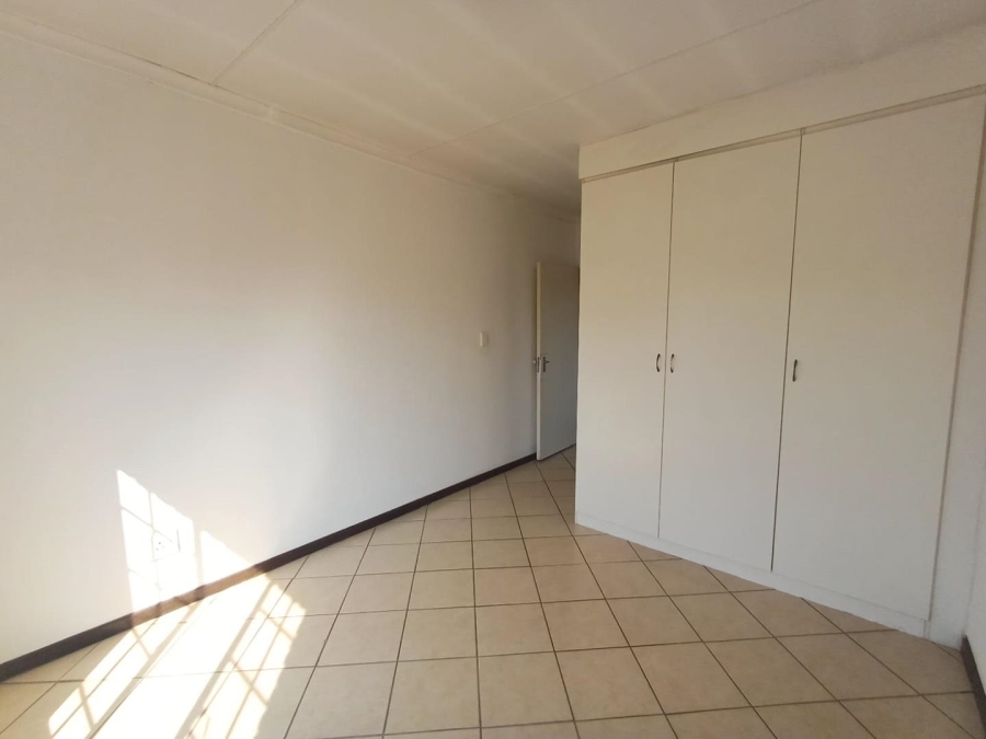 To Let 2 Bedroom Property for Rent in Honeypark Gauteng
