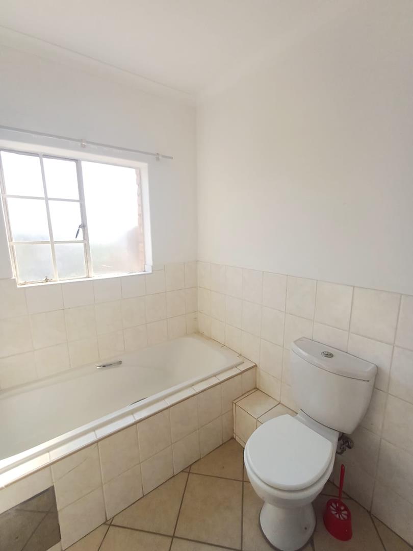 To Let 2 Bedroom Property for Rent in Honeypark Gauteng