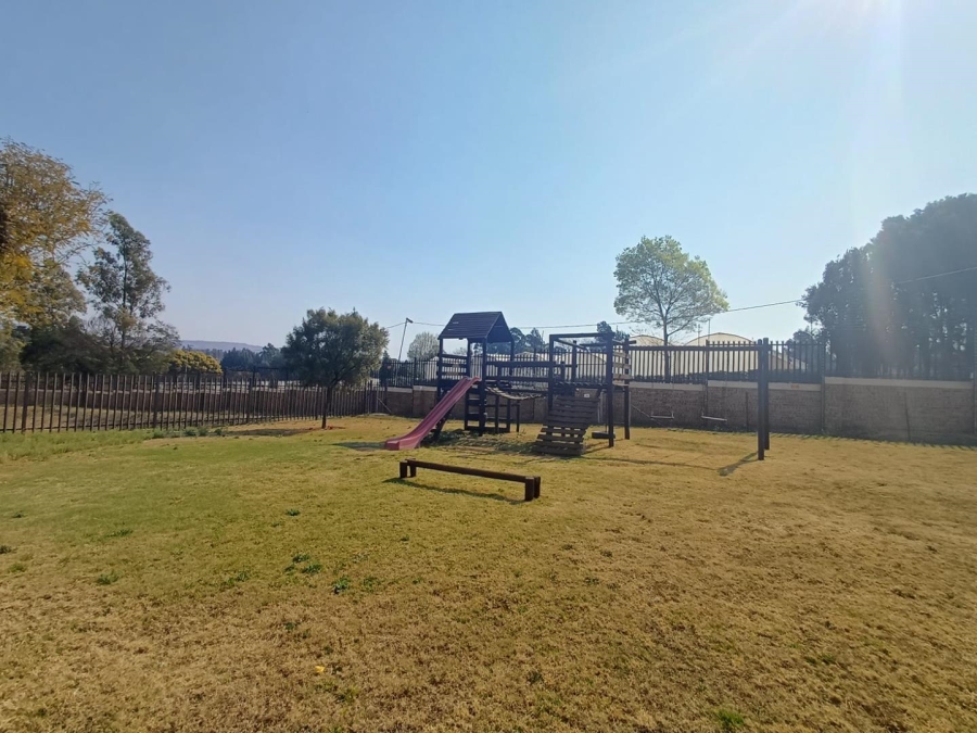 To Let 2 Bedroom Property for Rent in Honeypark Gauteng