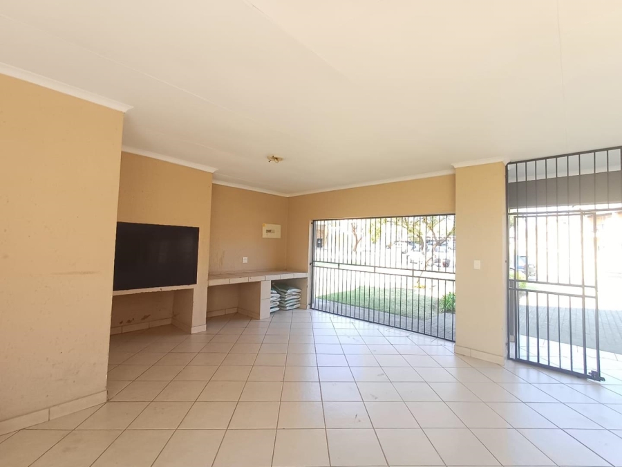 To Let 2 Bedroom Property for Rent in Honeypark Gauteng