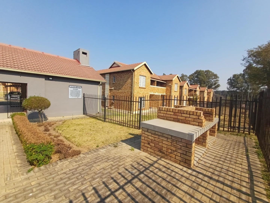 To Let 2 Bedroom Property for Rent in Honeypark Gauteng