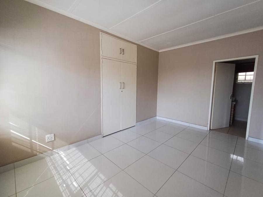 To Let 1 Bedroom Property for Rent in Blairgowrie Gauteng