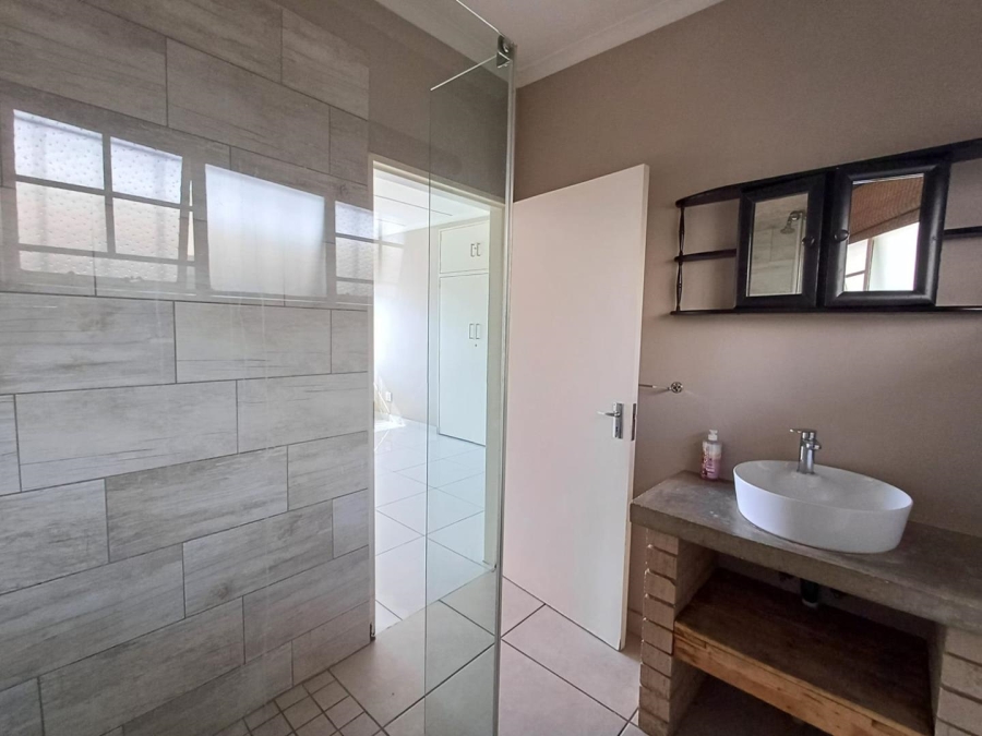 To Let 1 Bedroom Property for Rent in Blairgowrie Gauteng