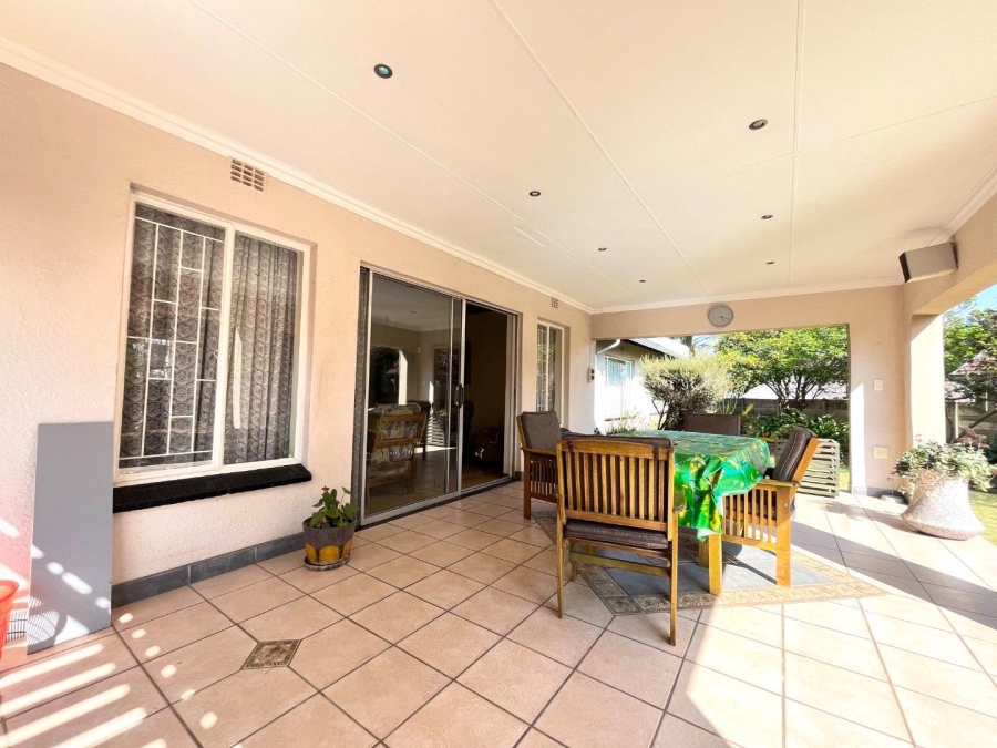 4 Bedroom Property for Sale in Crystal Park Gauteng