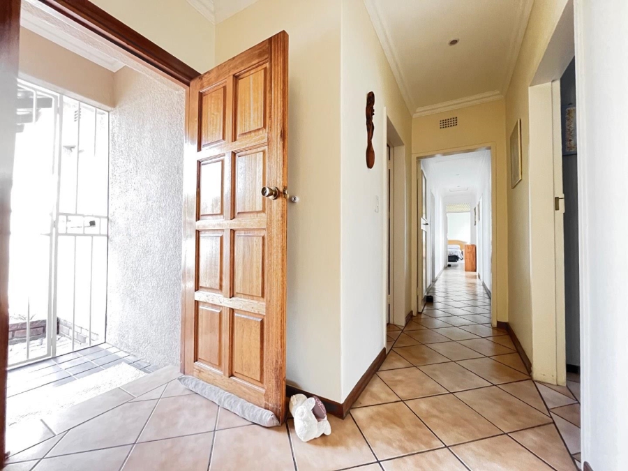 4 Bedroom Property for Sale in Crystal Park Gauteng