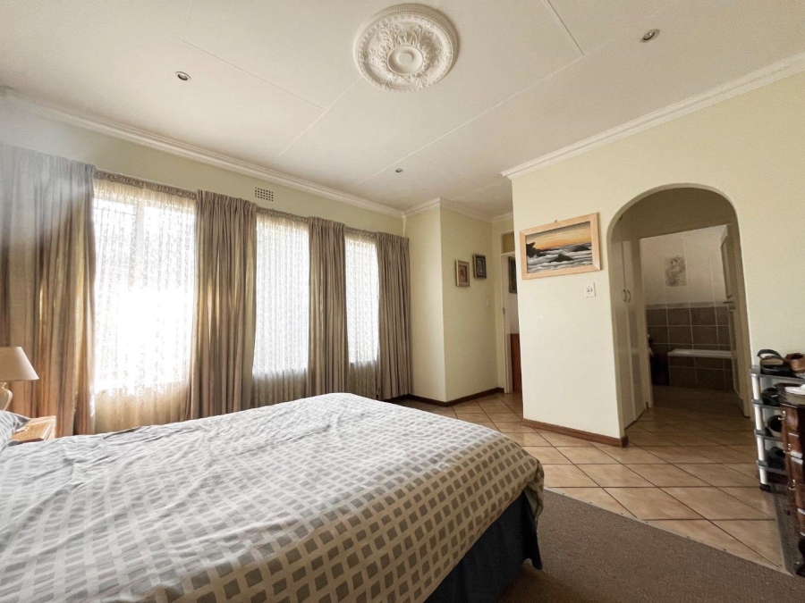 4 Bedroom Property for Sale in Crystal Park Gauteng